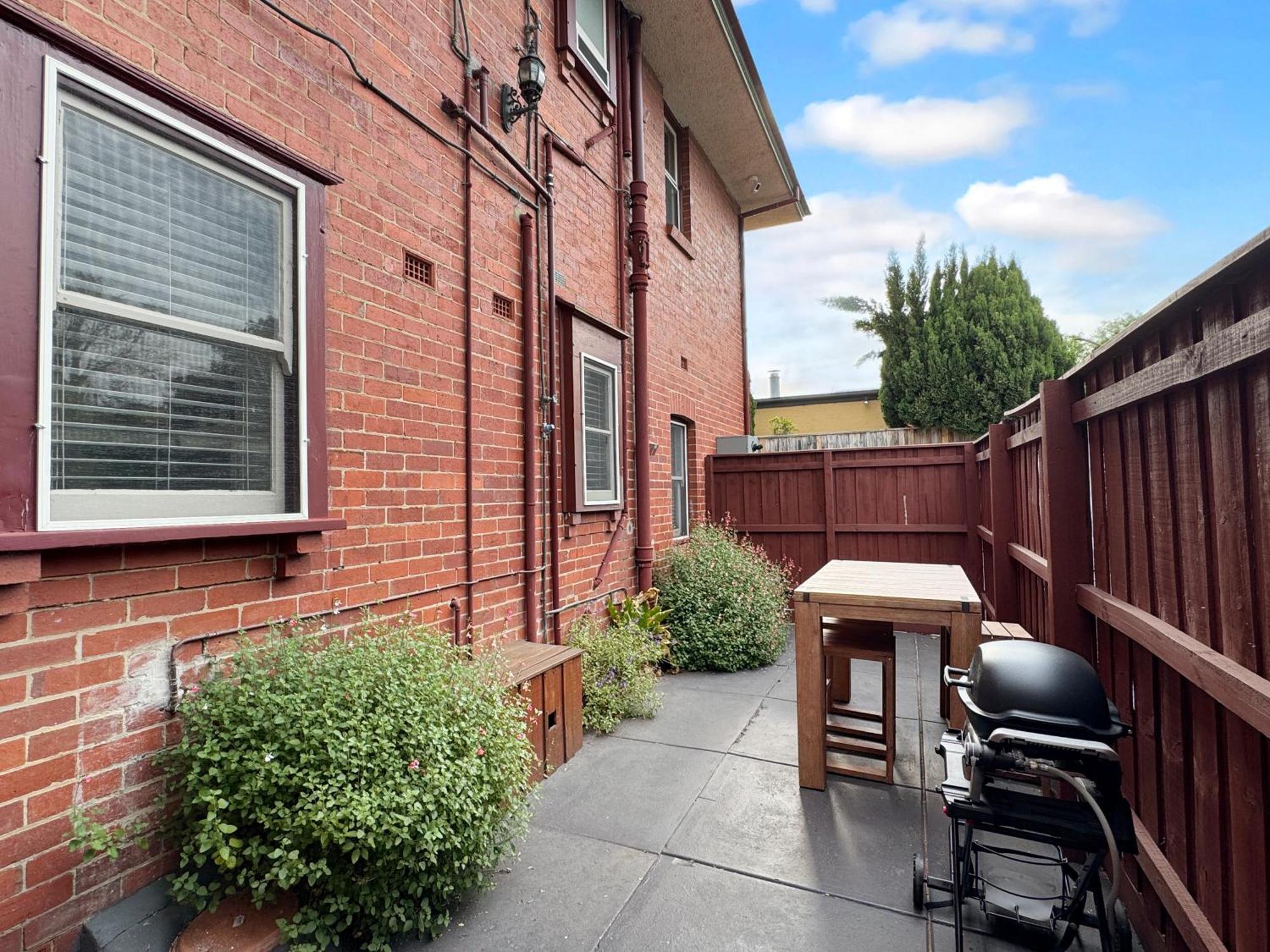 Ground Floor Apartment, 250 Metres To The Apartment Melbourne